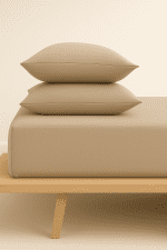 „Топъл бежов“ Долен чаршаф с ластик + 2 калъфки – Памук Ранфорс – за легло 200x200 см